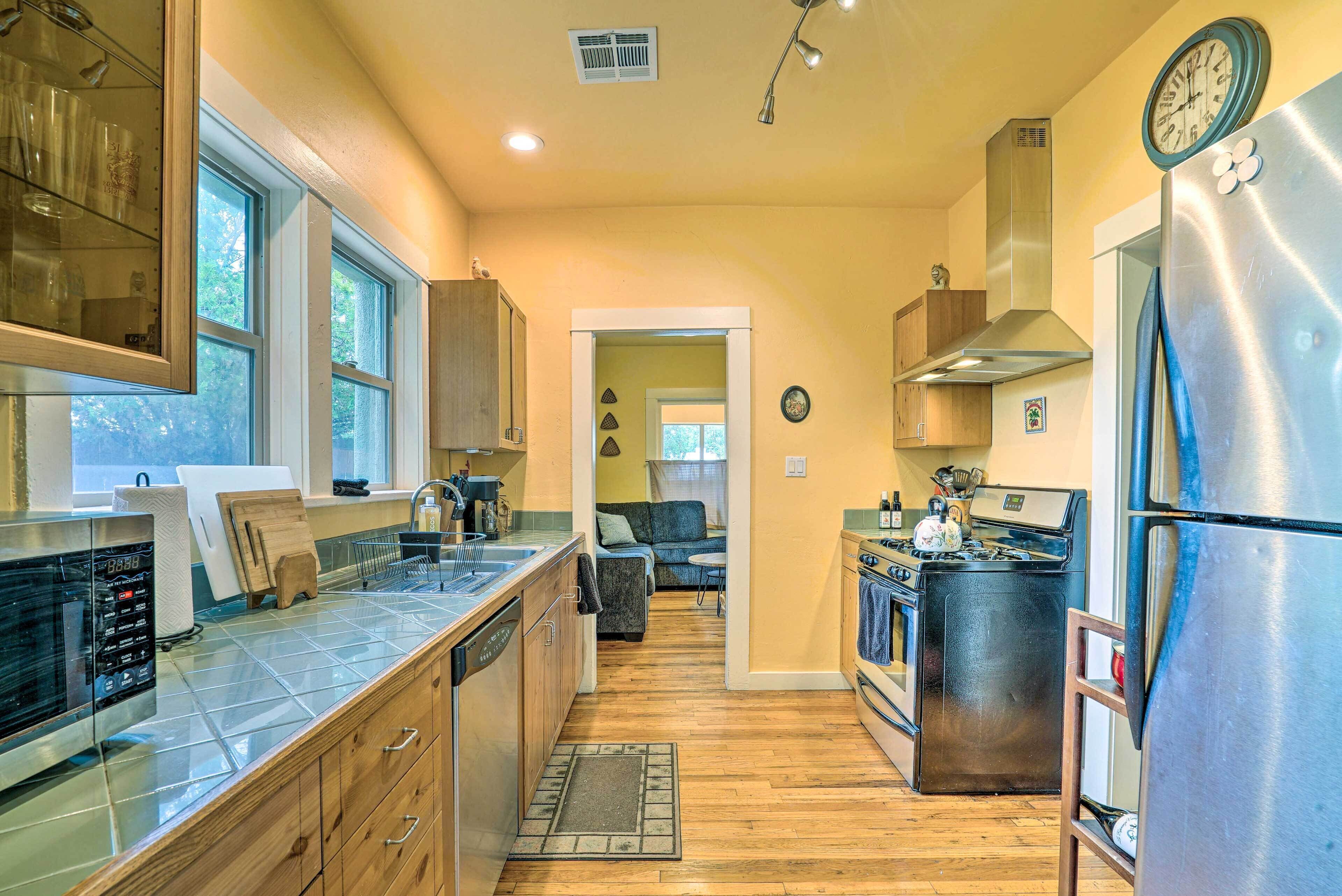 Fridge, microwave, stovetop, dishwasher