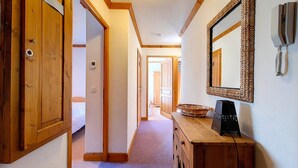 Unclassified image, 4 of 23, button - Spacious 4-room apartment, ski-in, balcony, parking (Les Menuires)