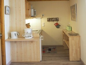 Fridge, microwave, dishwasher, coffee/tea maker