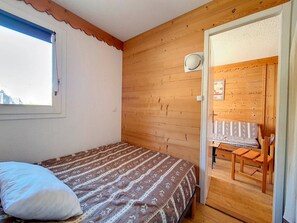 1 bedroom, WiFi - Renovated 2-room apartment, ski-in/ski-out, 5 pers, mountain style, balcony (Les Menuires)
