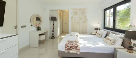 5 chambres, coffre-fort, bureau, systĂšme dâinsonorisation