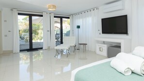 5 dormitorios, caja fuerte, escritorio y sistema de insonorización