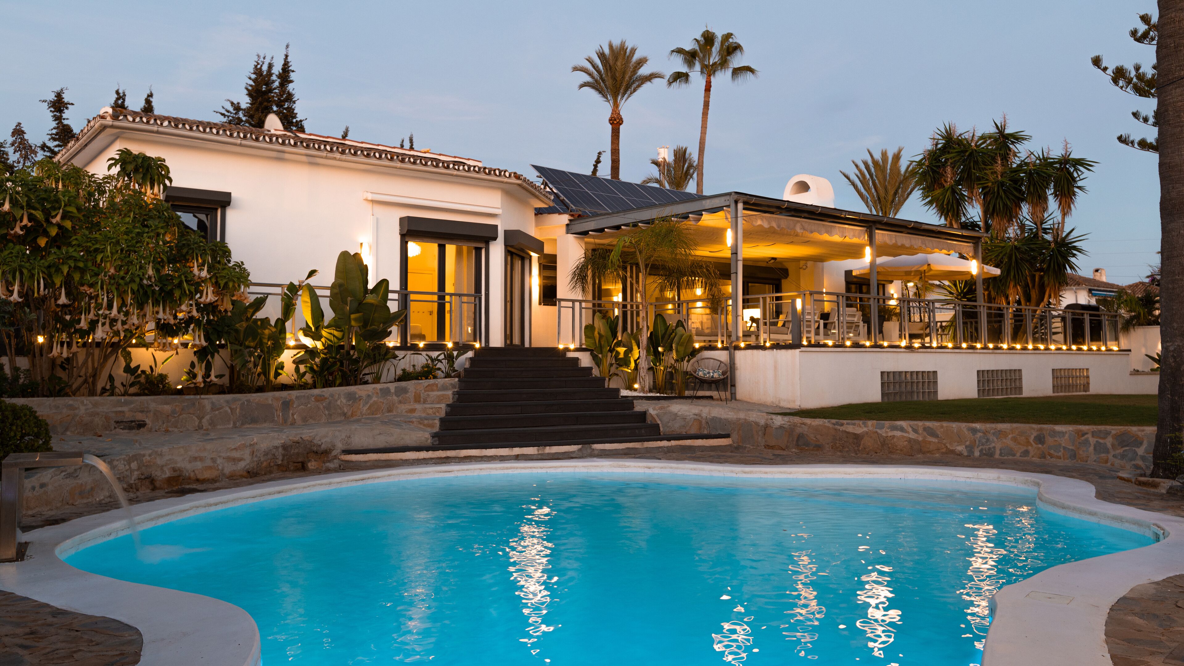 حمّام سباحة خارجي