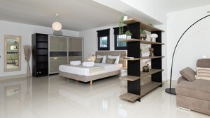 5 bedrooms, in-room safe, desk, soundproofing