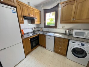 Frigorífic, microones, forn i placa de cuina 