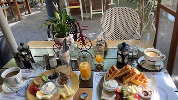 Daily local cuisine breakfast for a fee