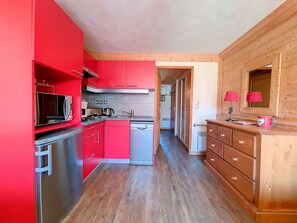 Fridge, microwave, dishwasher, coffee/tea maker