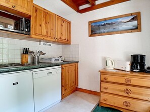 Fridge, microwave, dishwasher, coffee/tea maker