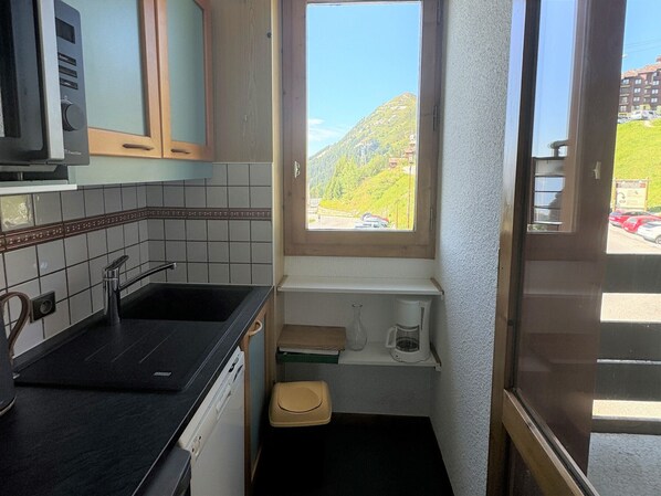 Fridge, microwave, dishwasher, coffee/tea maker