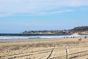 Beach nearby - Mid-Century Modern Styled 1 Bedroom Vacation Apartment - Ground Floor with AC & Bikes (San Diego)