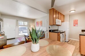 Kylskåp, mikrovågsugn, ugn och spishäll