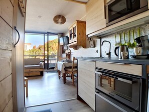 Fridge, microwave, oven, coffee/tea maker