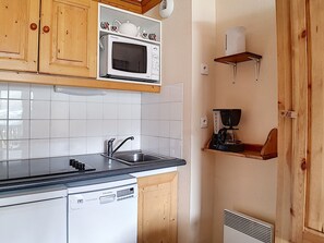 Fridge, microwave, dishwasher, coffee/tea maker