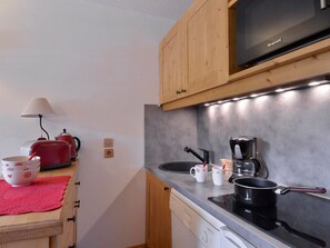 Kühlschrank, Mikrowelle, Geschirrspüler