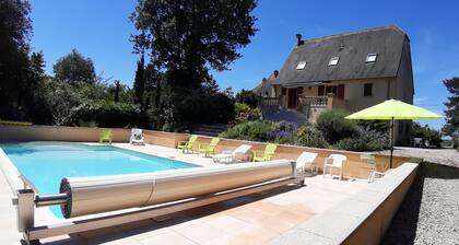2 steps from the historic center, pleasant, quiet gite with beautiful saltwater swimming pool