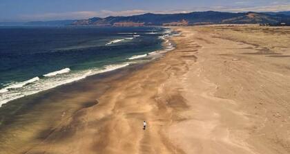 Beautiful Cabin in private redwood forest w/ ocean view. Off Grid nature retreat