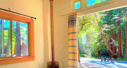 Beautiful Cabin in private redwood forest w/ ocean view. Off Grid nature retreat