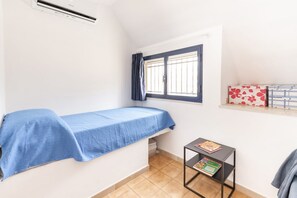2 bedrooms, iron/ironing board, bed sheets
