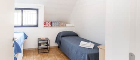 2 slaapkamers, een strijkplank/strijkijzer, beddengoed