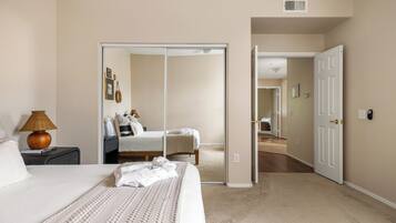 3 多间卧室、办公桌、熨斗/熨衣板、旅行婴儿床