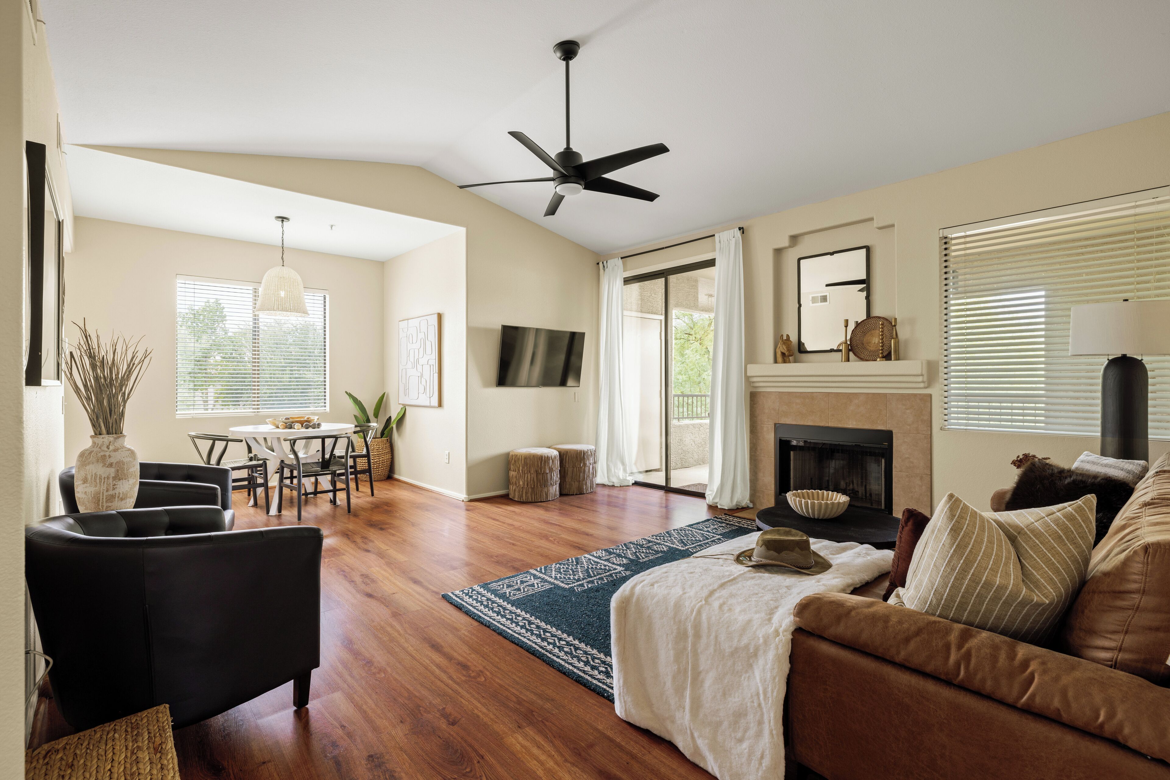 Smart TV, fireplace, offices