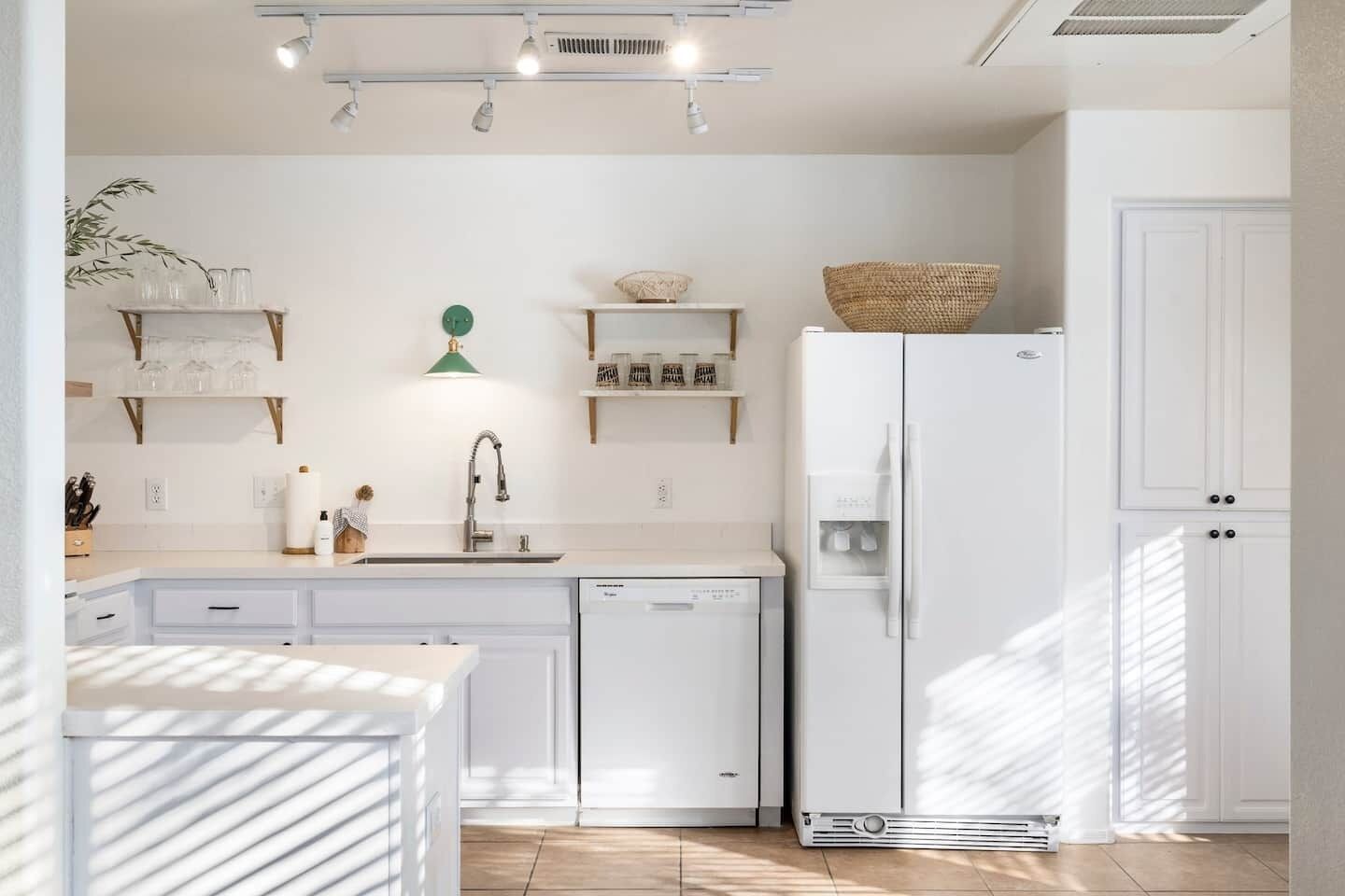 冰箱、微波炉、烤箱、炉灶