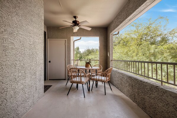 屋外ダイニングエリア