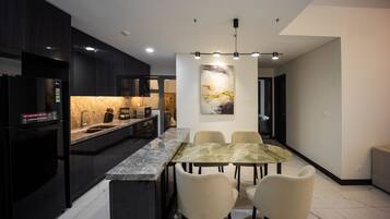 Fridge, microwave, oven, stovetop