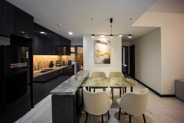 Fridge, microwave, oven, stovetop