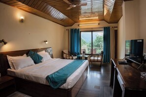 Deluxe Room - Hotel Falcon Crest (Kandaghat)