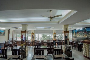 Restaurant - Hotel Falcon Crest (Kandaghat)