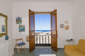 TV - Apartment 'Brezza Marina' with Sea View and Wi-Fi (San Vincenzo)
