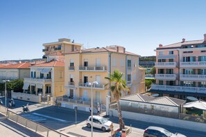 Exterior - Apartment 'Brezza Marina' with Sea View and Wi-Fi (San Vincenzo)