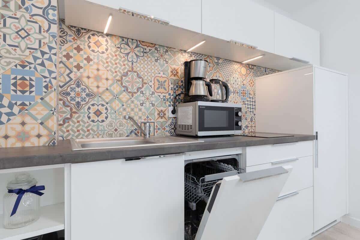 Refrigerador, microondas, parrilla de estufa y lavavajillas 