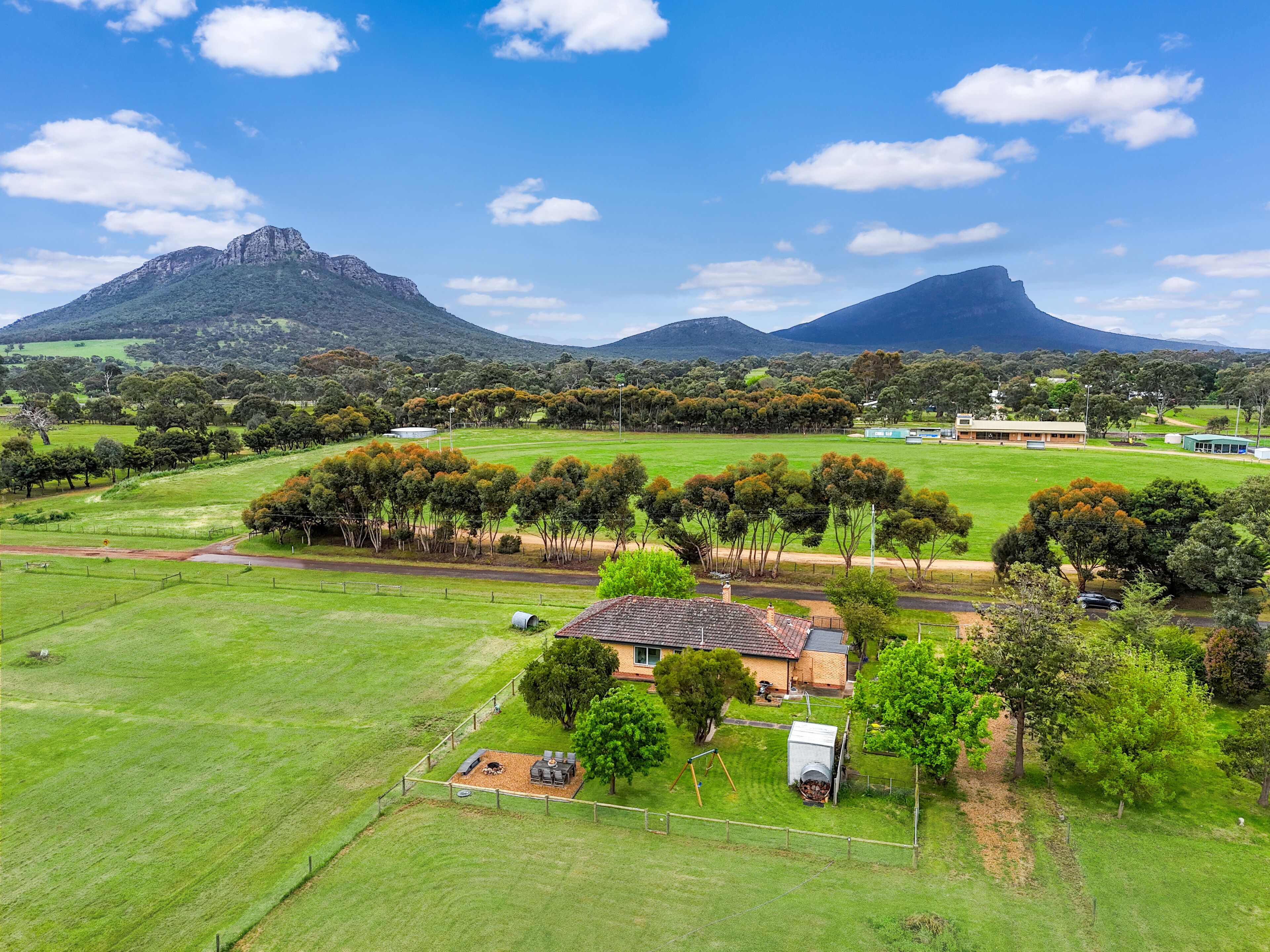 Dunkeld House couldn't be closer to the Grampians. You'll love the tranquility