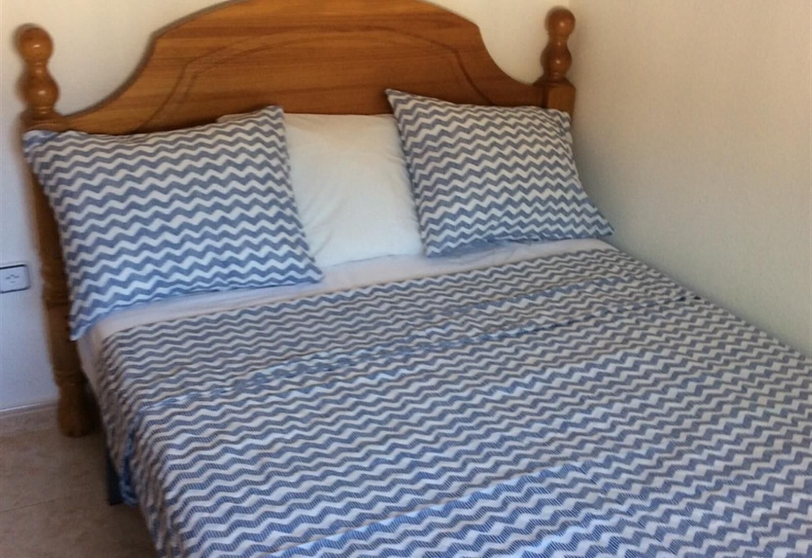 3 slaapkamers, een strijkplank/strijkijzer, gratis wifi, beddengoed