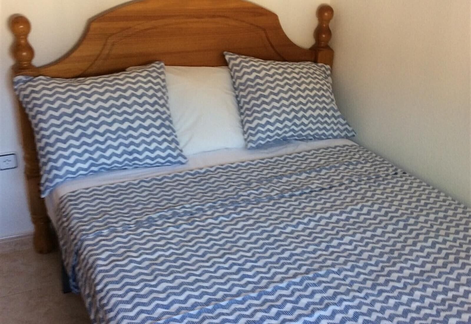 3 slaapkamers, een strijkplank/strijkijzer, gratis wifi, beddengoed