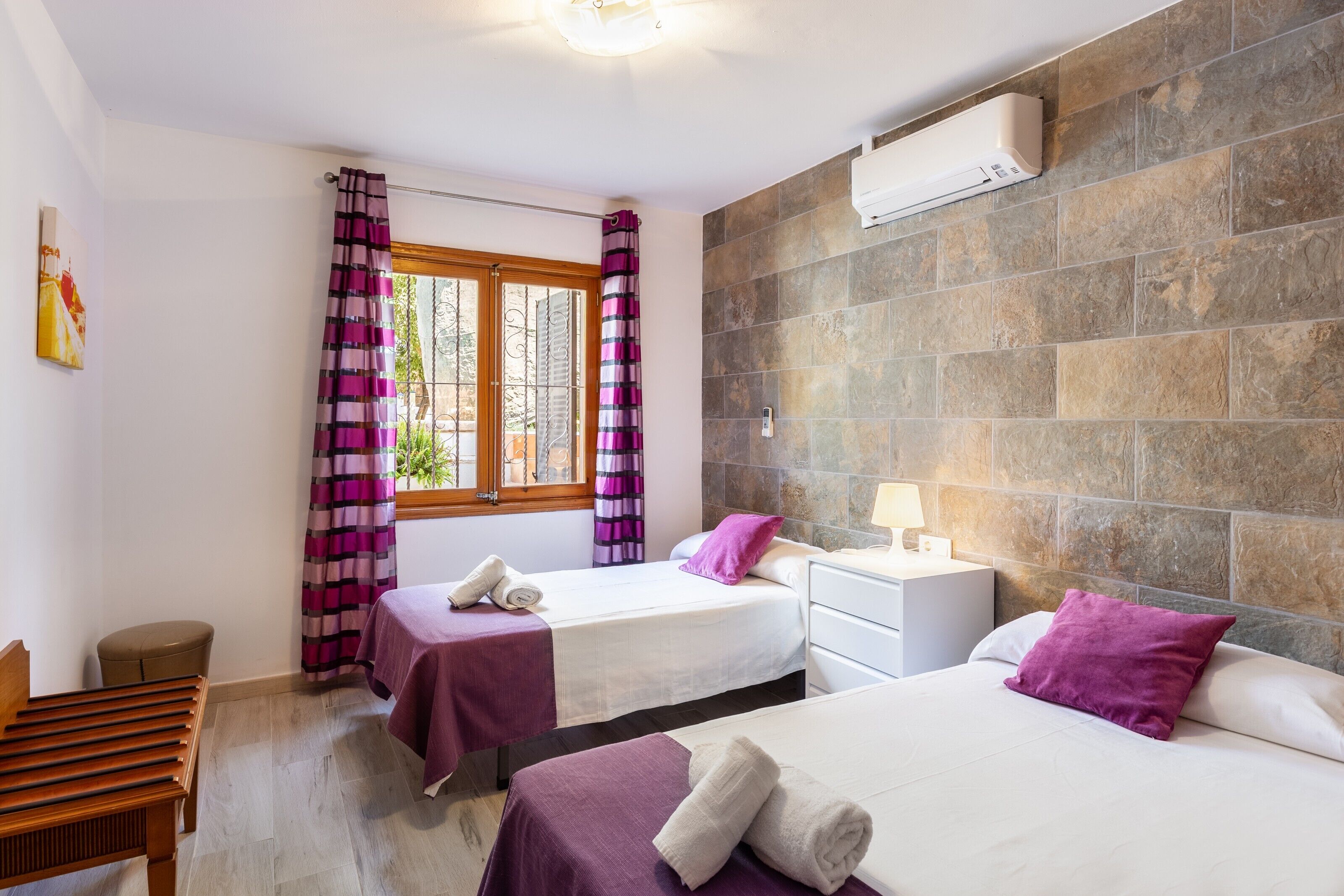 4 bedrooms, iron/ironing board, free WiFi, bed sheets