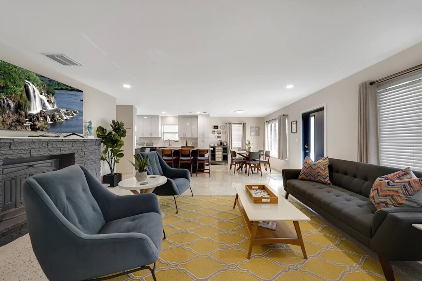 Smart-tv, videospelletjes, een kantoor en een printer