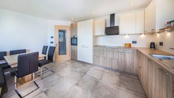 Refrigerador, horno, parrilla de estufa y lavavajillas