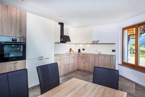 Kühlschrank, Ofen, Herdplatte, Geschirrspüler