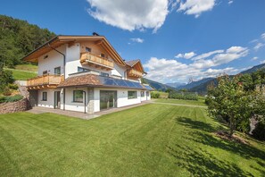 Exterior - Holiday Apartment Avea App 1 with Mountain View and Garden (Laion)