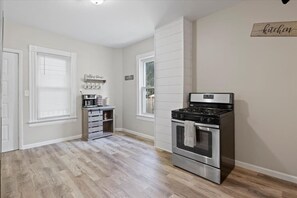 Réfrigérateur, four, plaque de cuisson, lave-vaisselle