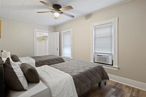 4 bedrooms, iron/ironing board, WiFi, bed sheets