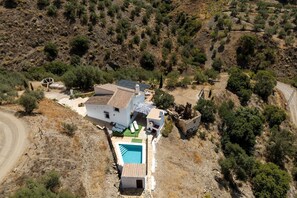 Exterior - Holiday Home Casita T with Mountain View, Pool & Wi-Fi (Canillas de aceituno)