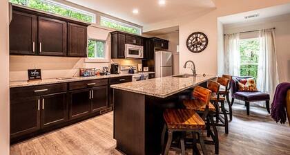 Charm of a Tree House with the Comforts of Home. Near Square, Weddings & Wine.