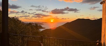 Sapphire Peak 2 bed/2 bath amazing views and private pool, AC and generator