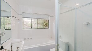 Bathtub, jetted bath, towels