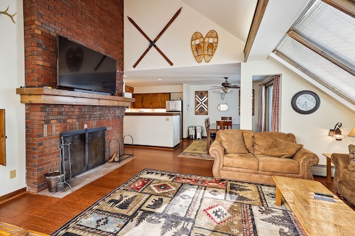 Sunrise Highlander L2 close to Sports Center and Bear Mountain