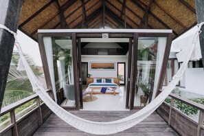 4 عدّة غرف �نوم ومكواة/لوح كي وواي فاي مجانًا